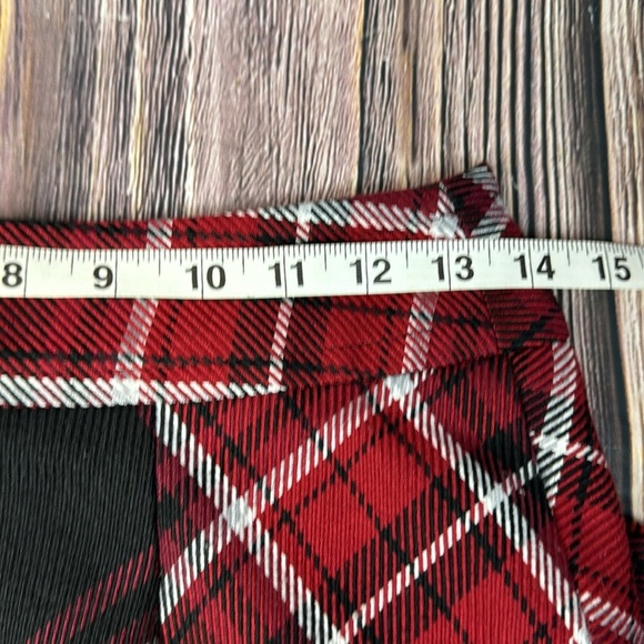 Red & Black Plaid Skirt- Size 4 - Picture 7 of 8